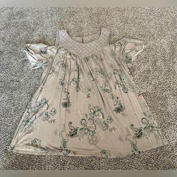 TORRID 0 0X XL Gray Supersoft Knit Floral Top Eyelet Accent R $39 - Picture 7 of 13